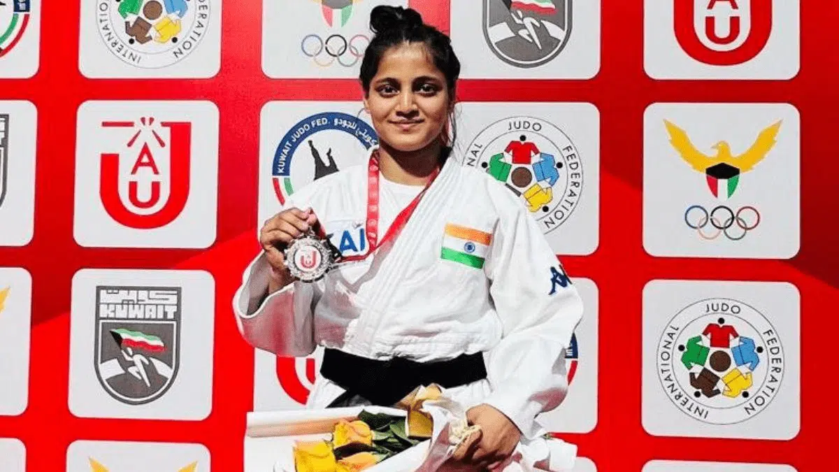 image of Who is Asmita Dey ? Biography, Age, Career, Medals, Family & Commonwealth Games Gold